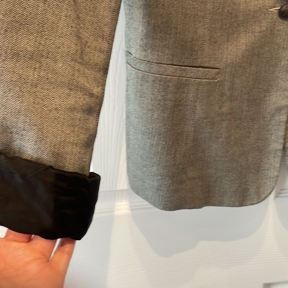 Similar to previous listing, in grey Lovely fabric & button. Herringbone Blazer - Picture 3 of 4